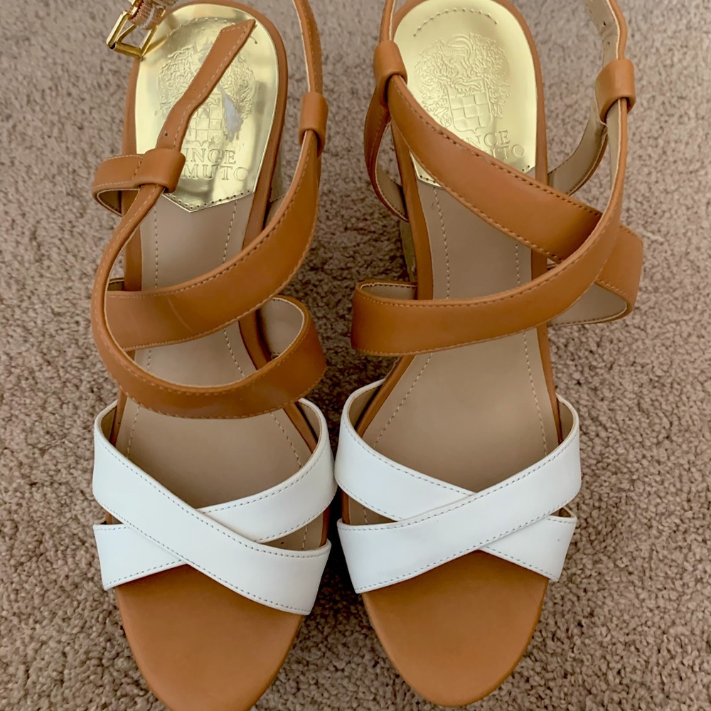 NWT Vince Camuto Isadora Wedge Sandal - size 8